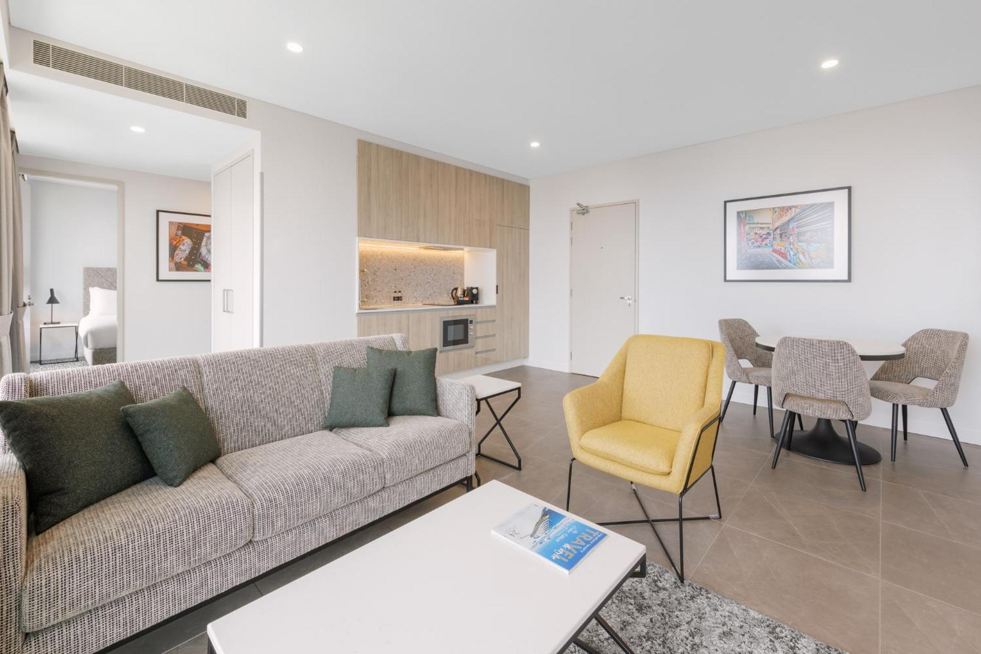 Meriton Suites Melbourne Luaran gambar A typical apartment at the hotel