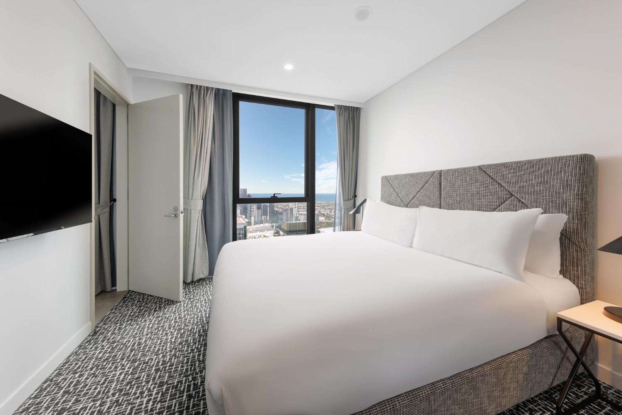 Meriton Suites Melbourne Luaran gambar A bedroom at the hotel