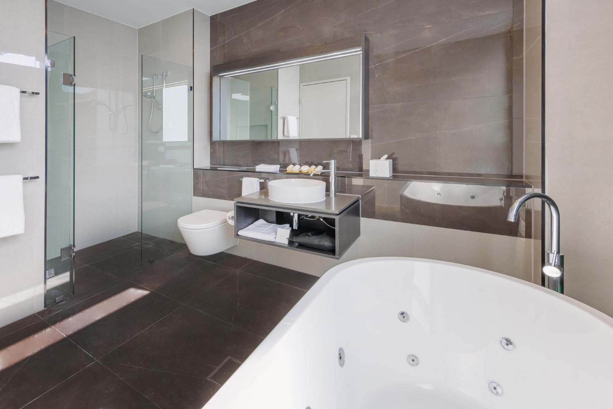 Meriton Suites Melbourne Luaran gambar Bathroom