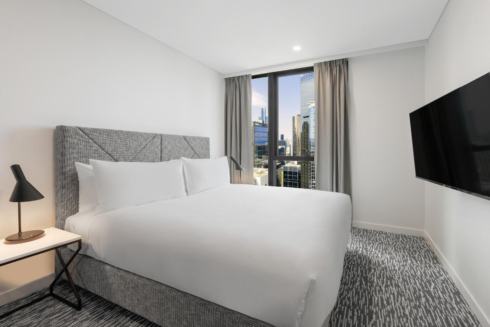 Meriton Suites Melbourne Luaran gambar A bedroom at the hotel